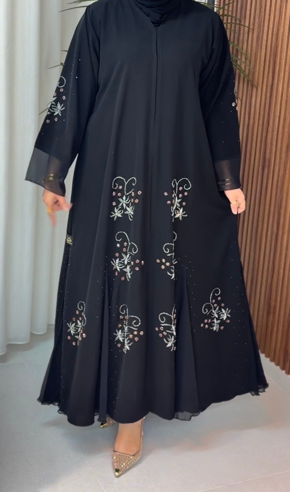 عباي لمناسبة بشك ذهبي 🖤