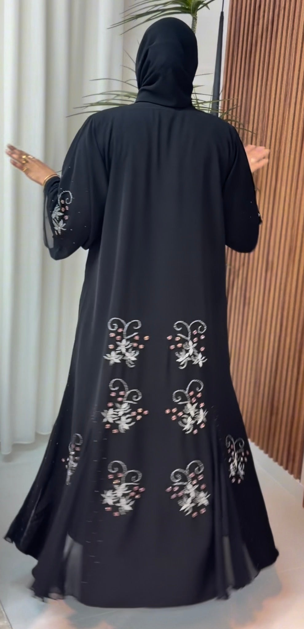 عباي لمناسبة بشك ذهبي 🖤