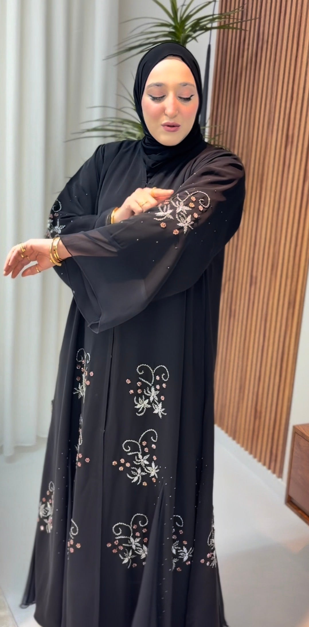 عباي لمناسبة بشك ذهبي 🖤