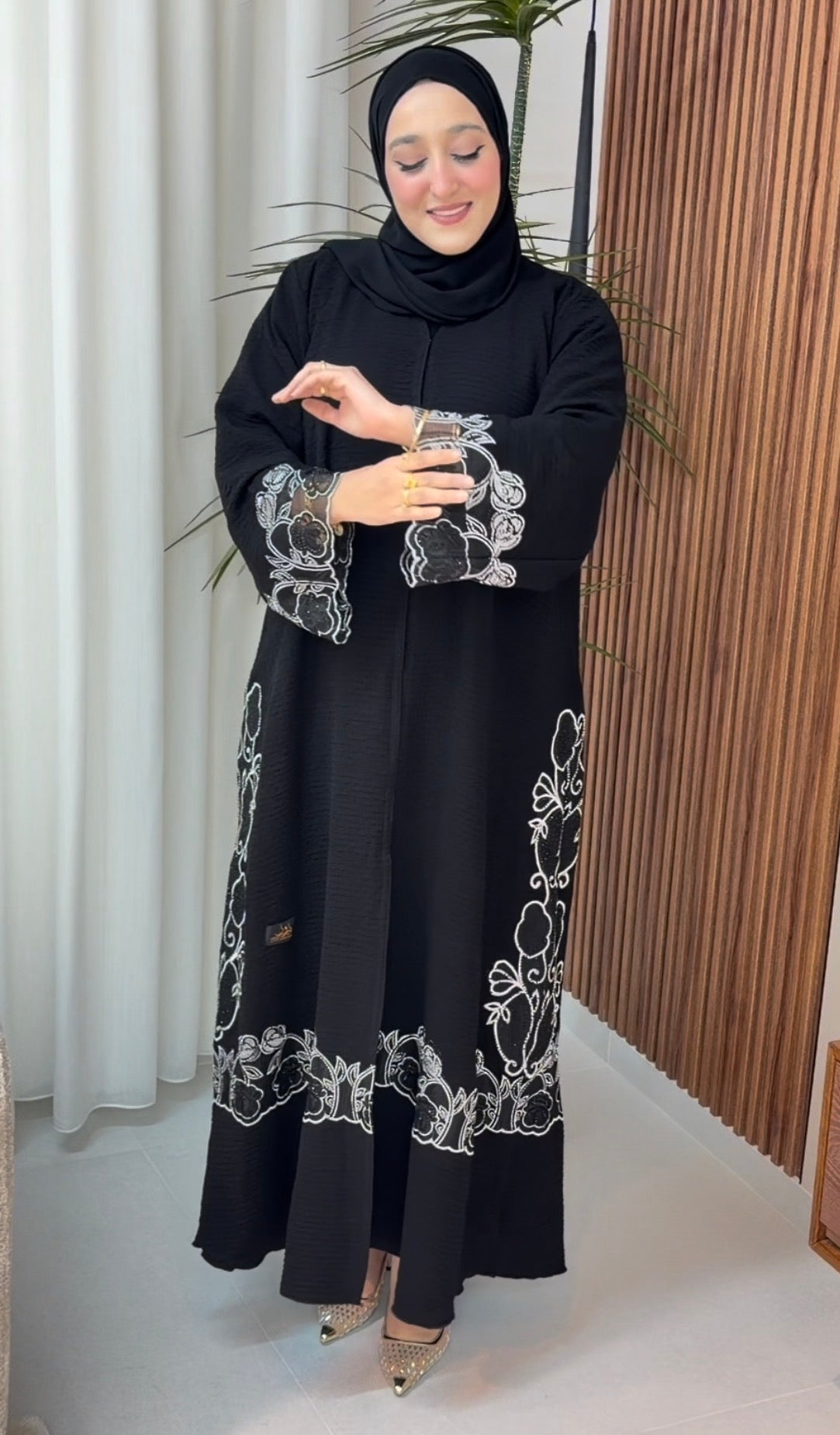 عباية خليجية بقماشة بتجنن 🖤
