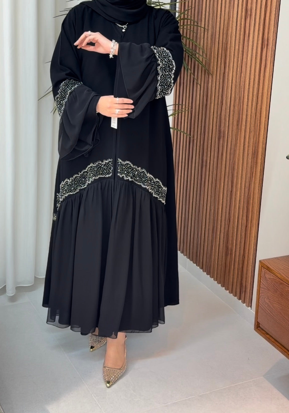عباية خليجية بلون اسودا  وشك ذهبي ❤️