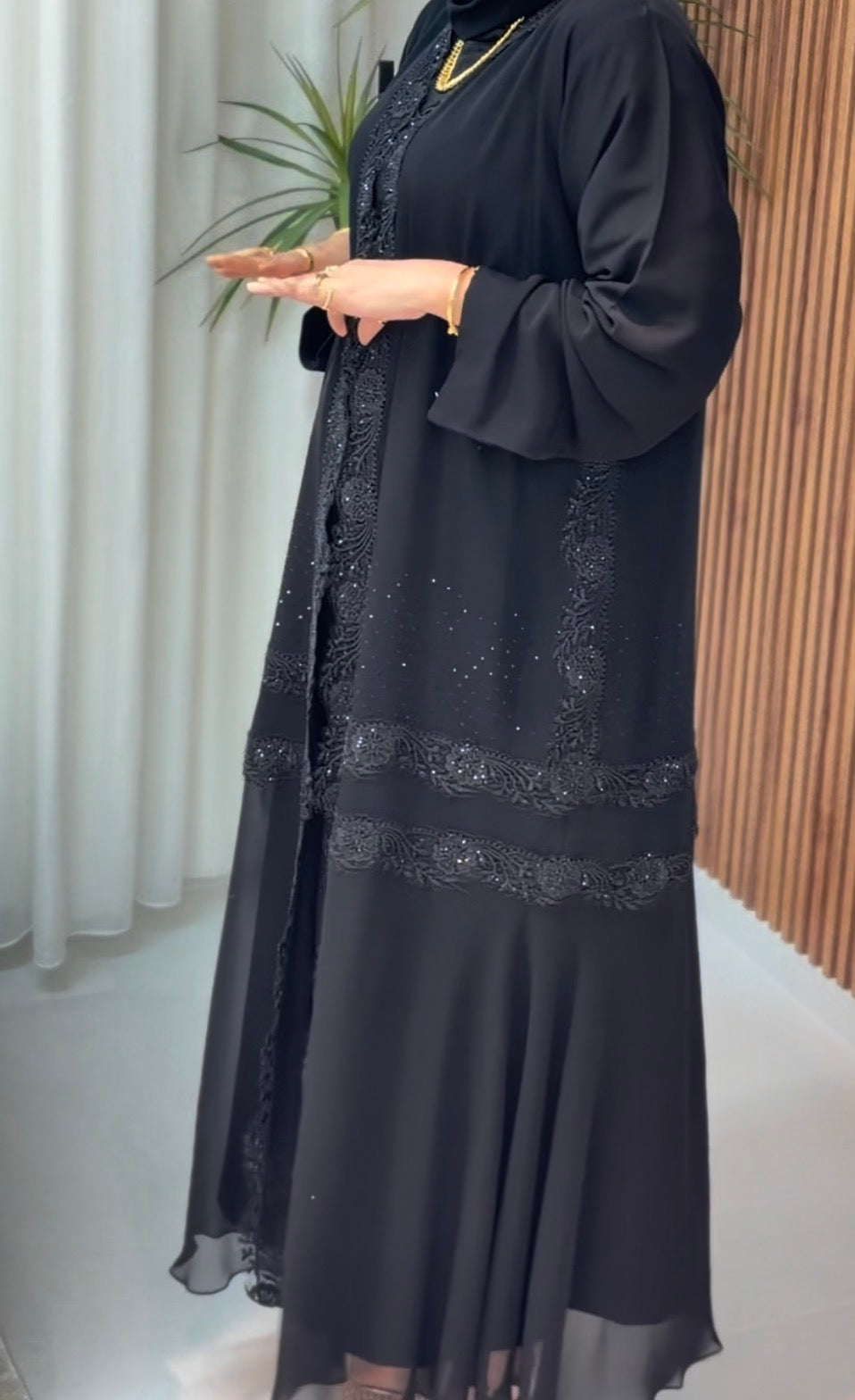 عباية خليجية بقماشة بتجنن 🖤