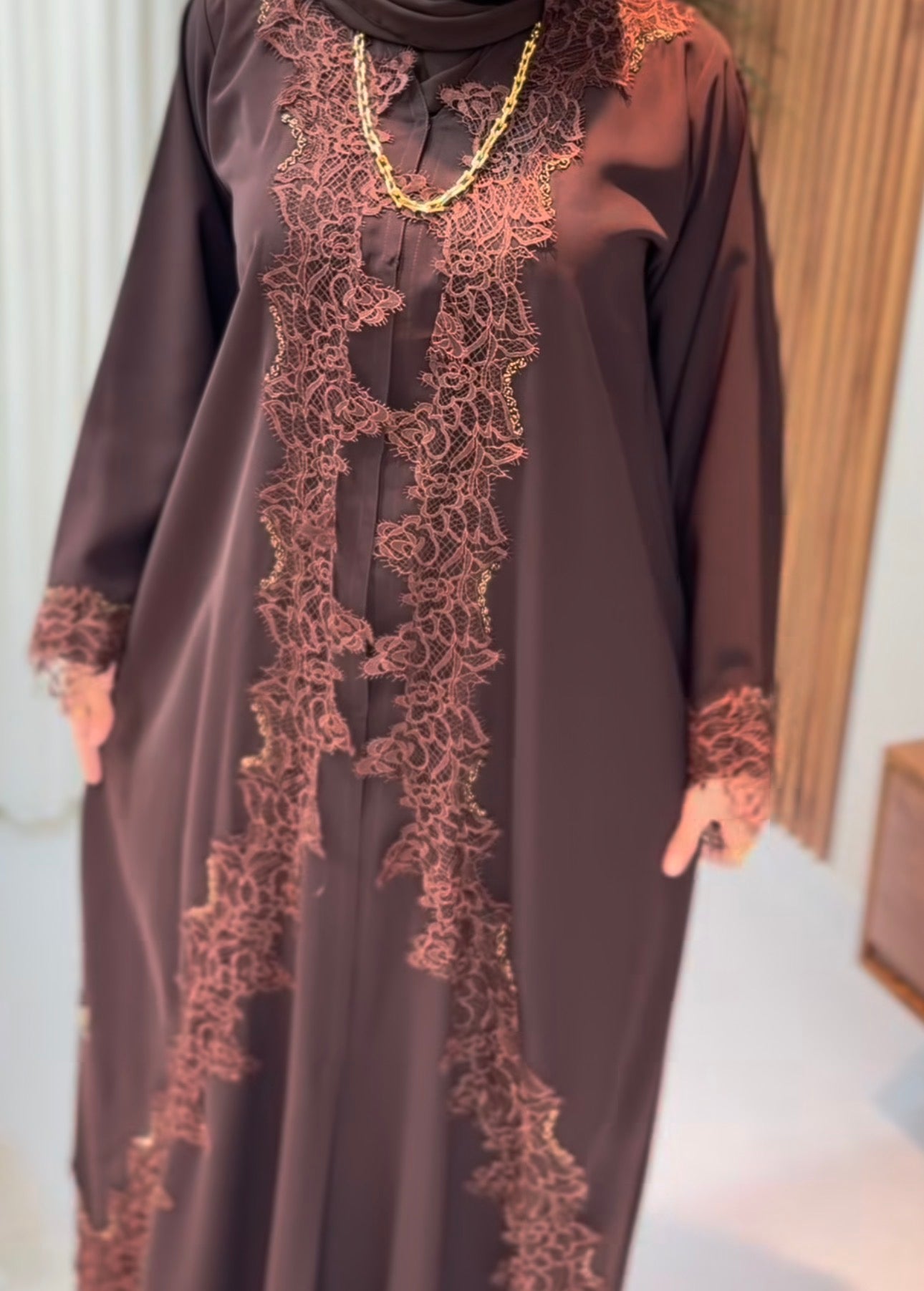 عباية خليجة مع شك دانتيل ٤٢