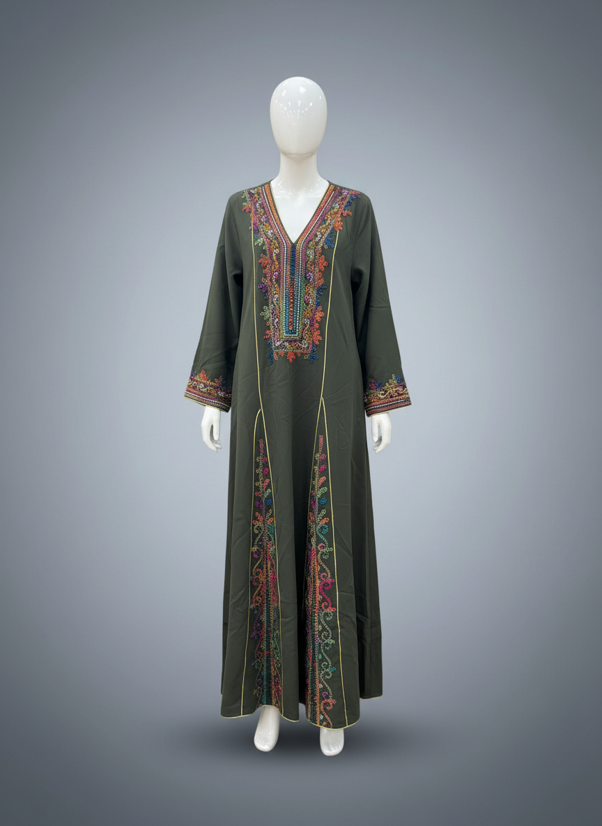 جلابية خليجية بتصميم راقٍ