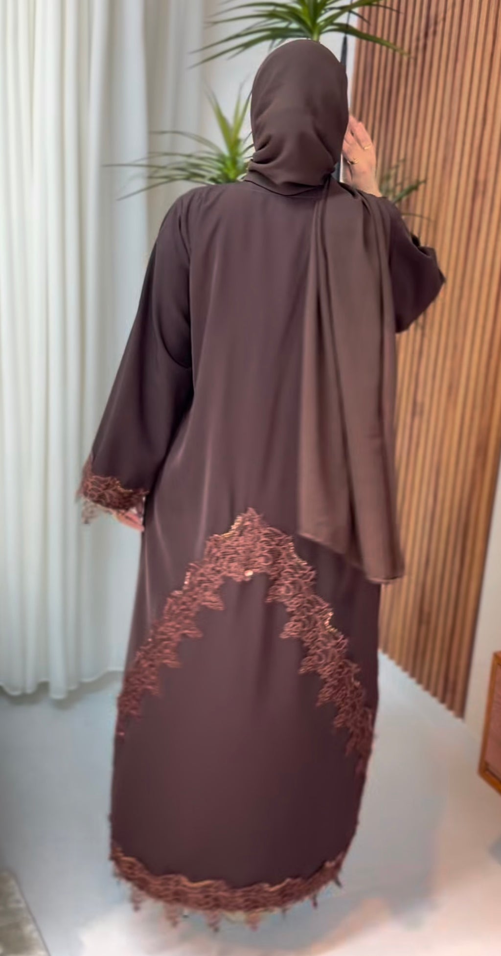 عباية خليجة مع شك دانتيل ٤٢