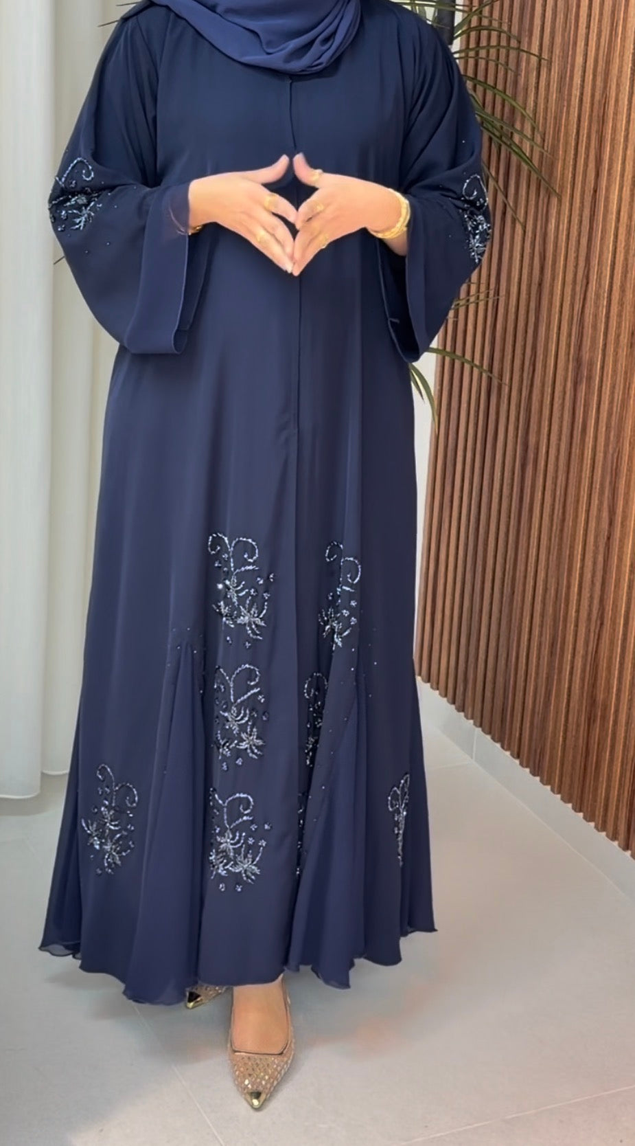 عباية بلون الكحلي المميز مع شك بلون الفضي💙