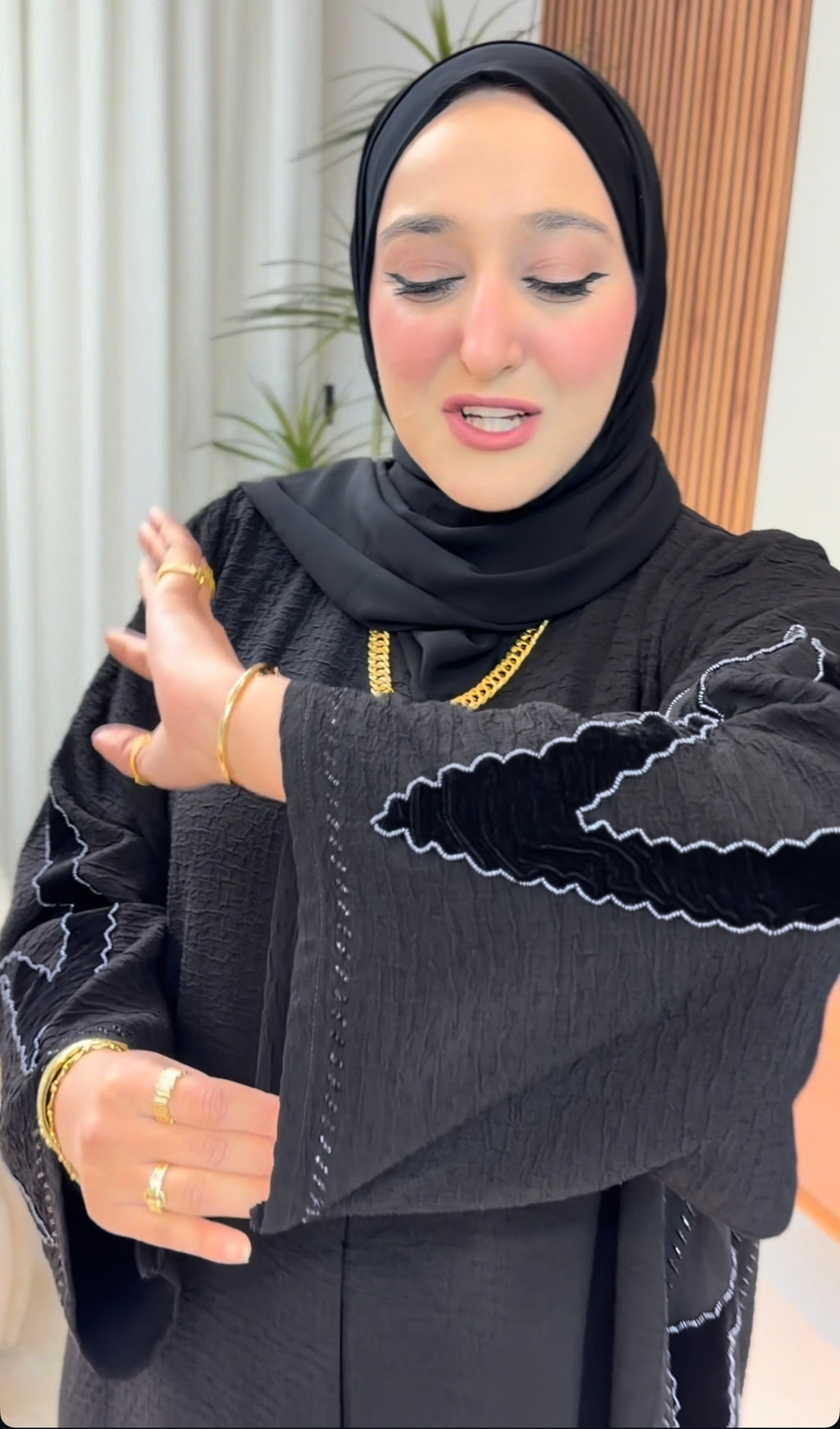 عباية خليجية بقماشة بتجنن 🖤