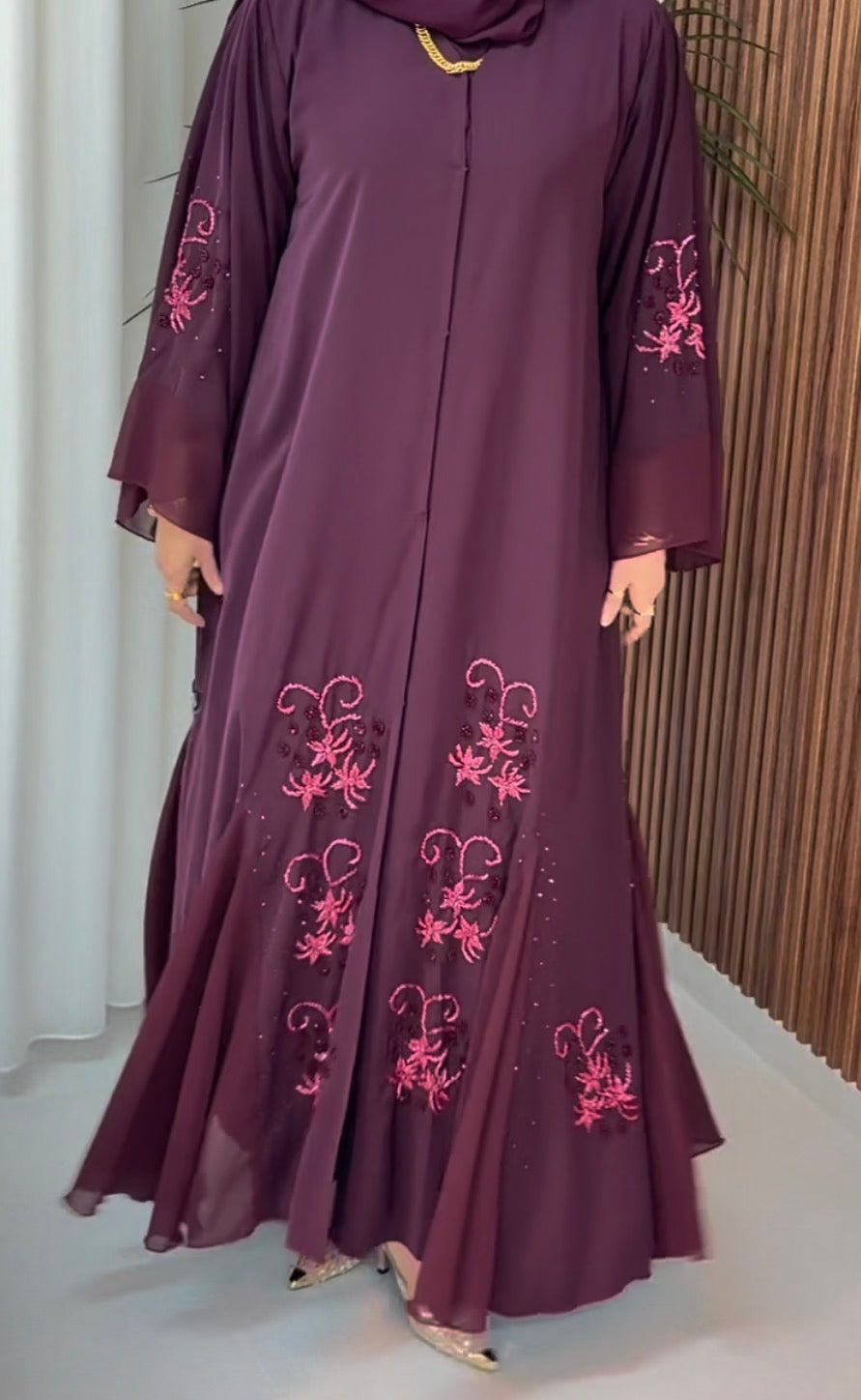 عباية بلون العنابي بقماشة خليجية مميزة ❤️