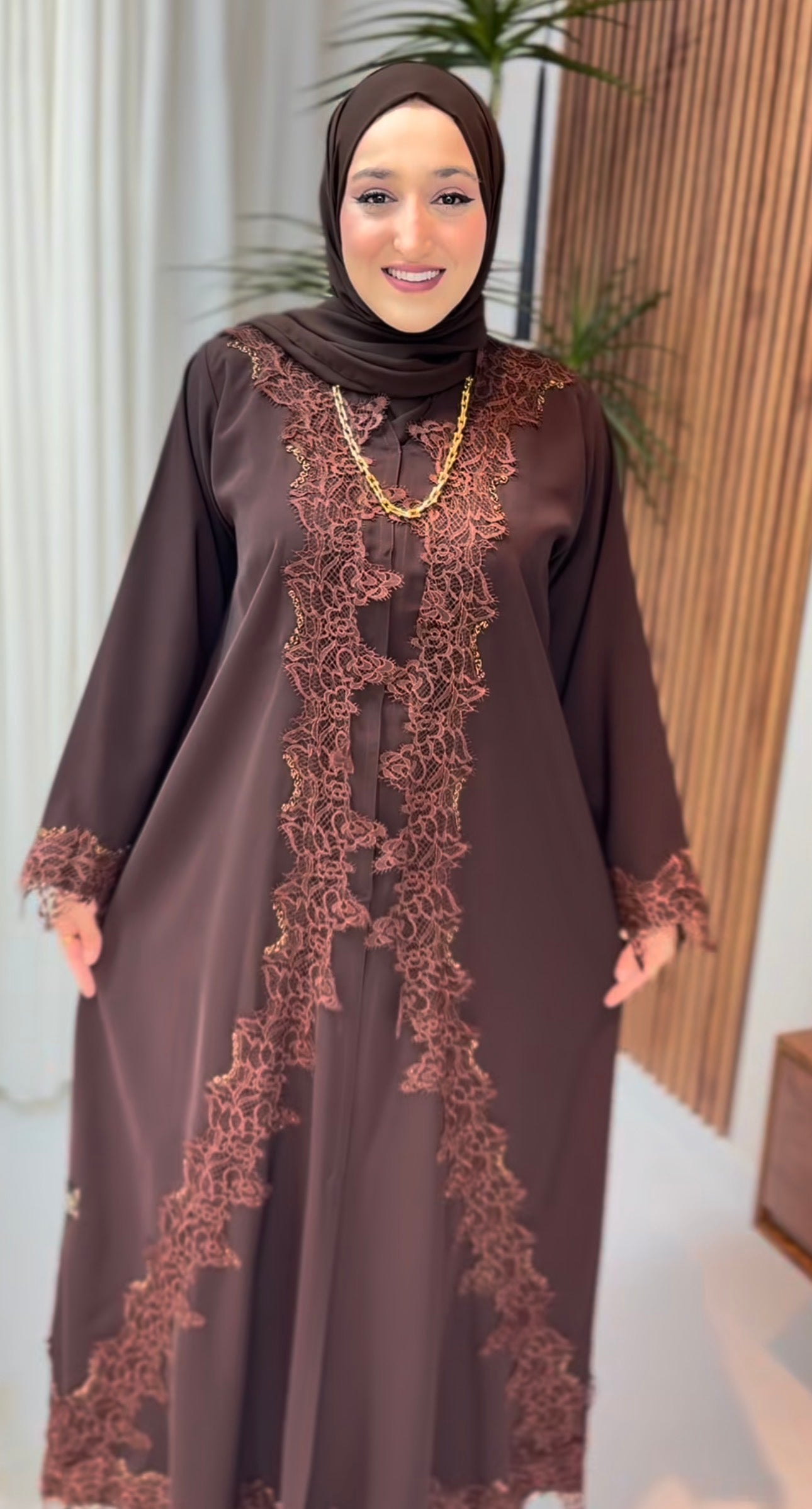 عباية خليجة مع شك دانتيل ٤٢