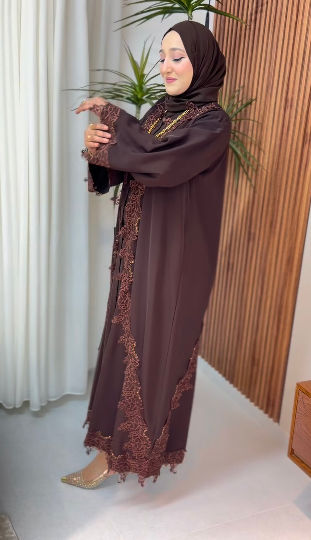 عباية خليجة مع شك دانتيل ٤٢