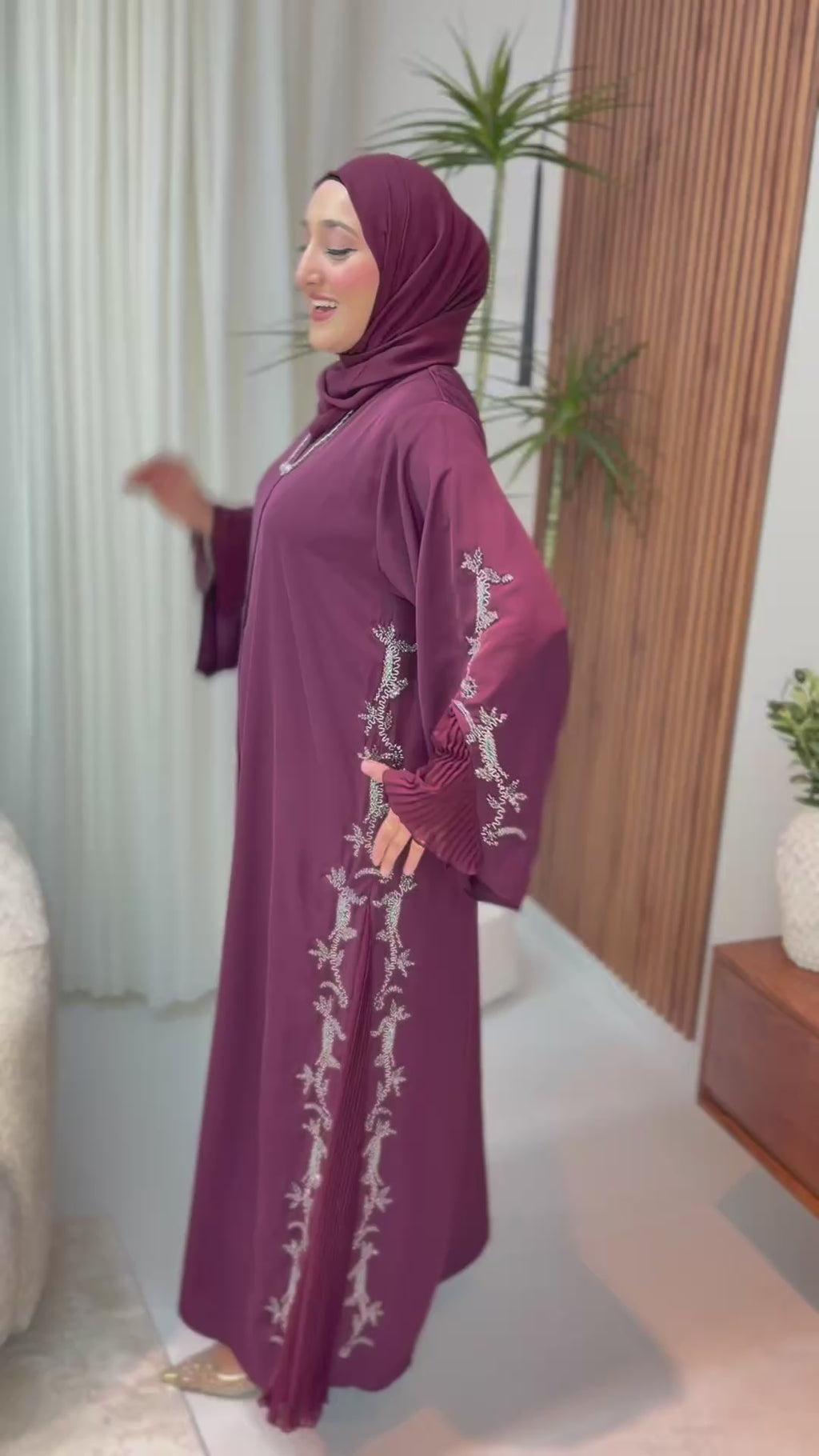 عباية خليجية بقماشة بتجنن 🩷